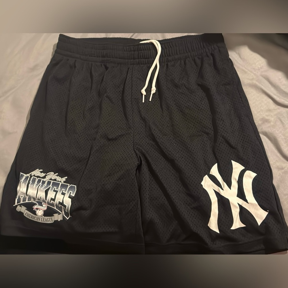 New Era Mesh Shorts / New York Yankees
